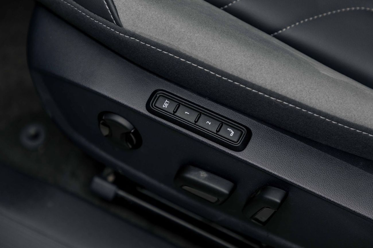 Volkswagen ID.4 Crozz Pro - White Inside Black | Export Only