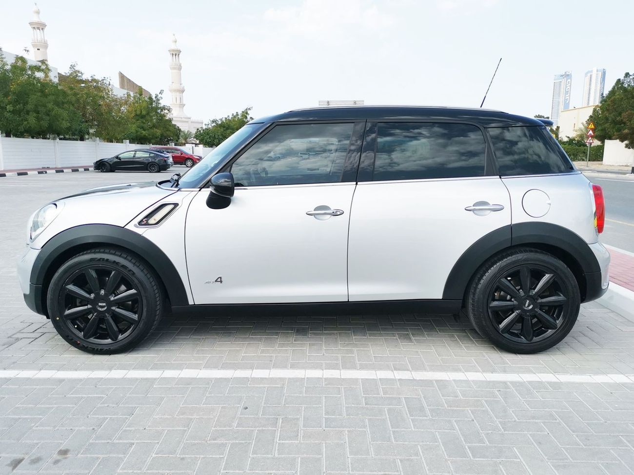 Mini Cooper S Countryman Mini Cooper S CountryMan ALL4 2011 Model GCC Specs With Partial Service History In Perfect Condition