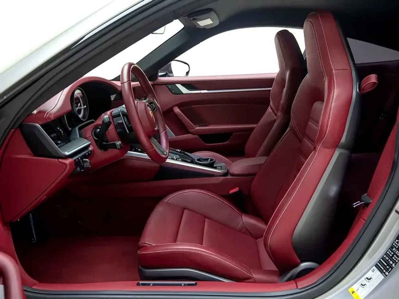 Porsche 911 Turbo S 3.8L (640 HP) Coupe | With Upgraded Akrapovic Titanium Exhaust | GCC Spec | With Warranty