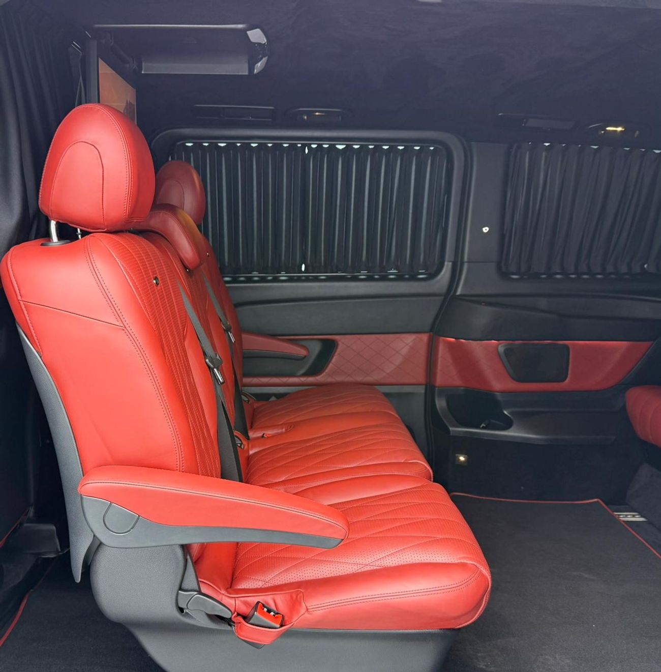 Mercedes-Benz V 250 2021 Mercedes Benz V250 Falcon Edition, Warranty, Full Mercedes Service History, Very Low Km, GCC