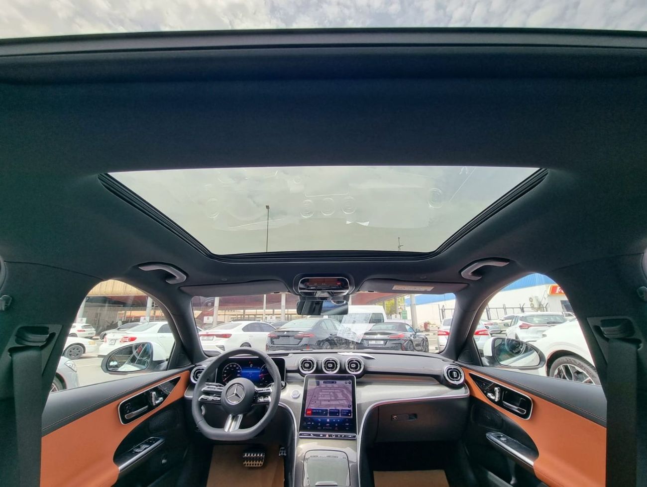 مرسيدس بنز C 200 AMG 5 Years Warranty 2024 GCC