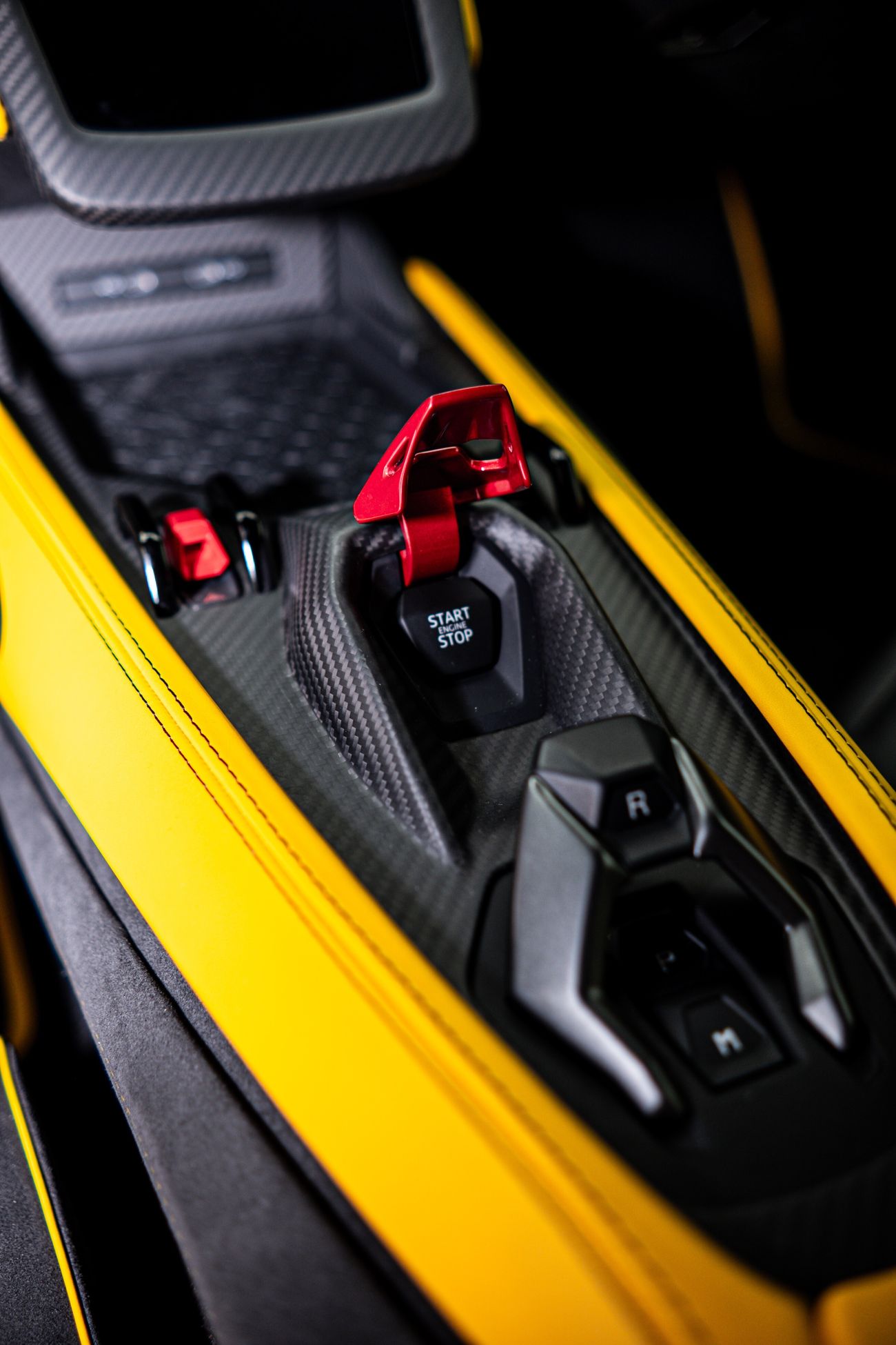 لامبورغيني ريفويلتو 6.5L V12 Hybrid