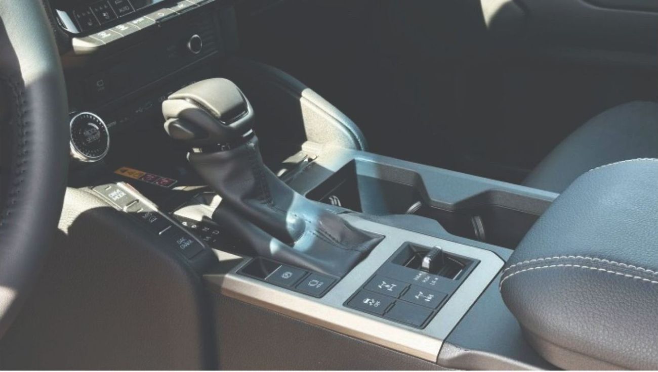 تويوتا برادو 250 WX+ LUXURY 2.4P AT MY2025 - BLACK