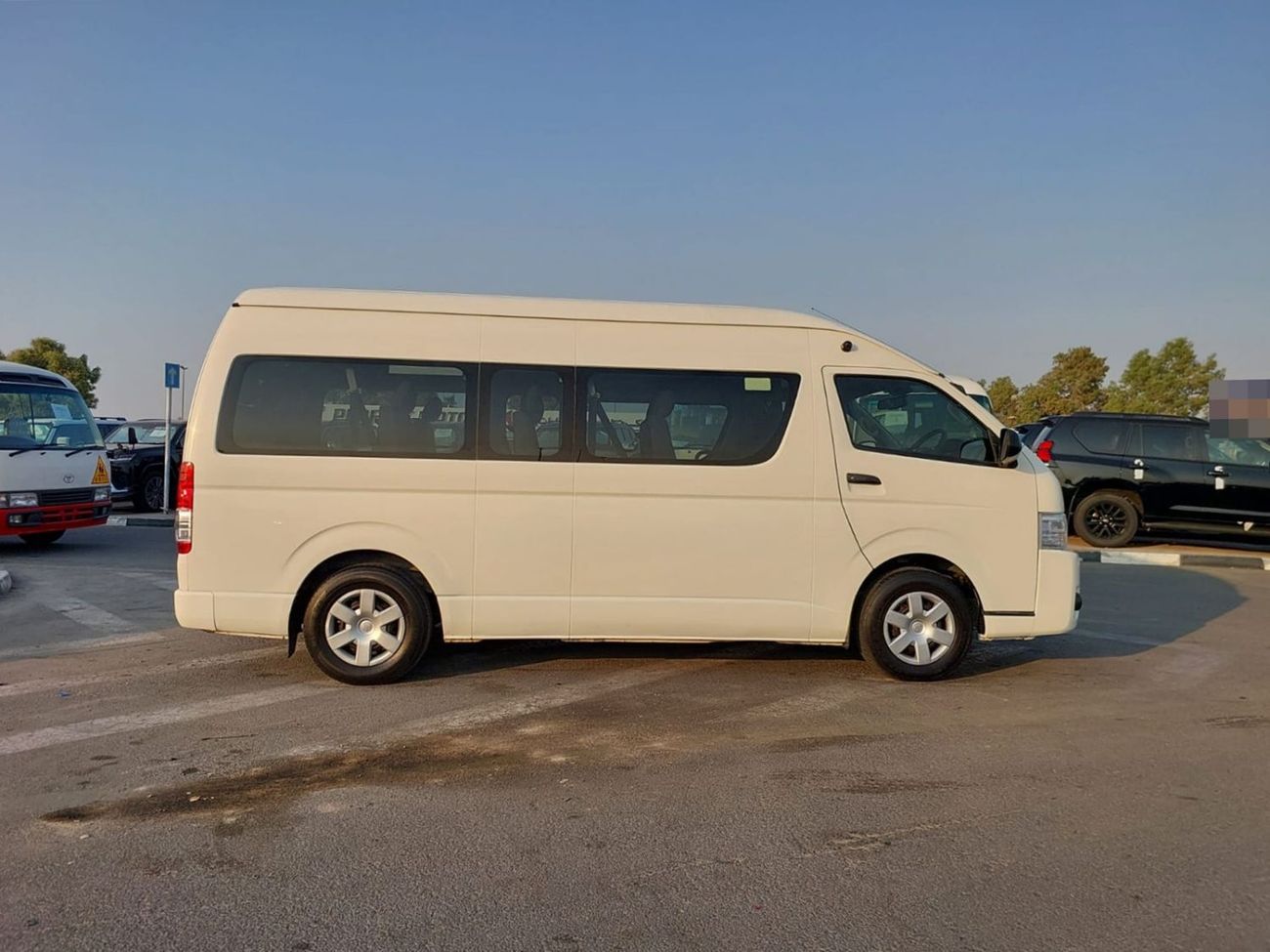 Toyota Hiace TOYOTA HIACE COMMUTER VAN RHD 2018 MODEL 3.0 L DIESEL AUTOMATIC(PM35933)