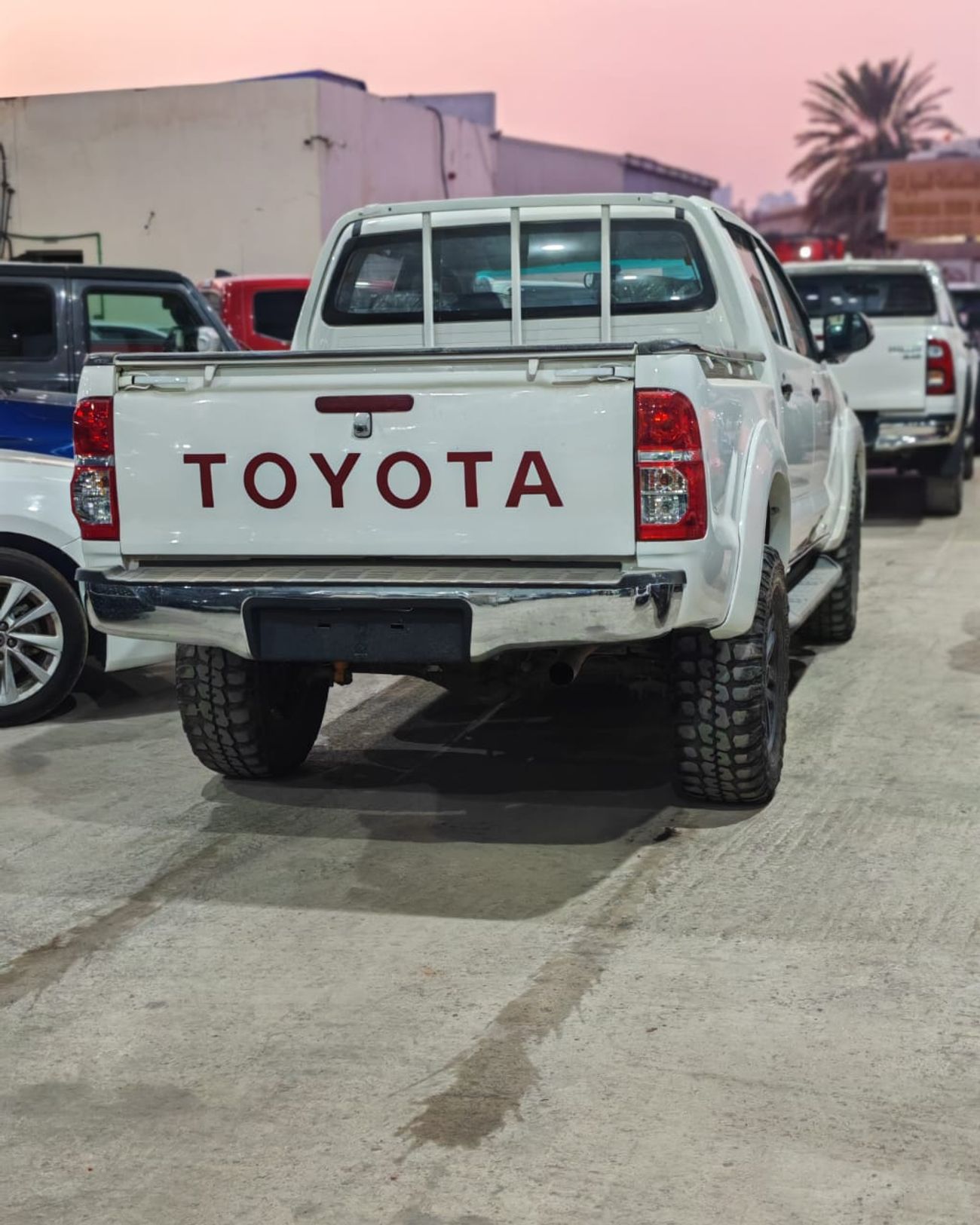 تويوتا هيلوكس V4 DIESEL RIGHT HAND