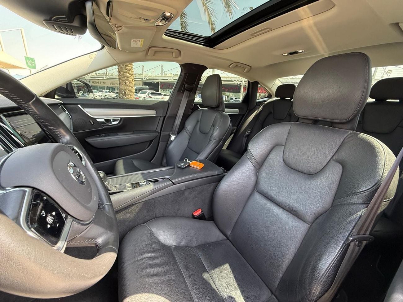 Volvo S90 T5 Momentum 2.0L  VOLVO S90T5 UNLIMITED BRIGHT MOMENTUM 2021 GCC FULL SERVICE HI