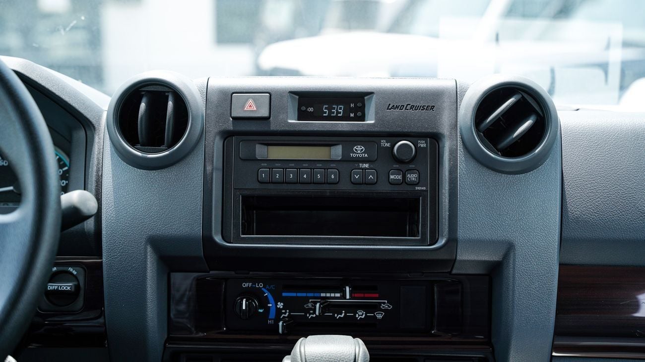 Toyota Land Cruiser Pickup 70 VXR