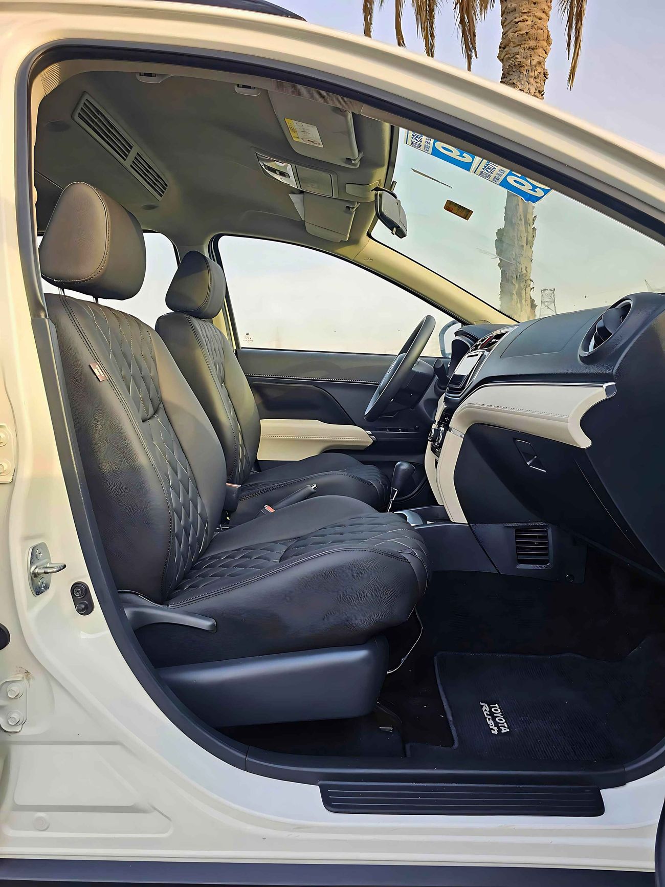 Toyota Rush EX GCC/ 7 SEATS/ RIMS/ LEATHER / PUSH START/ LOW MILEAGE/ 744 MONTHLY/ LOT# 42890