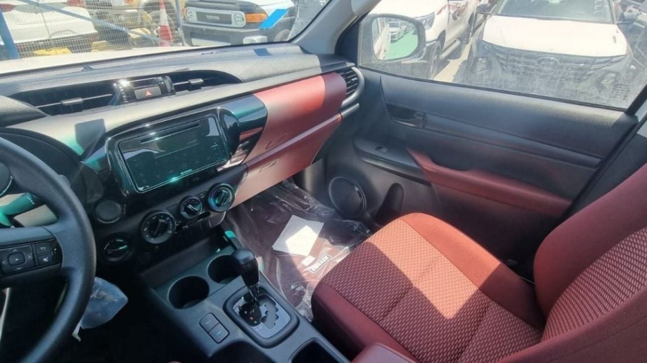 تويوتا هيلوكس petrol 2.7  4x4 2023