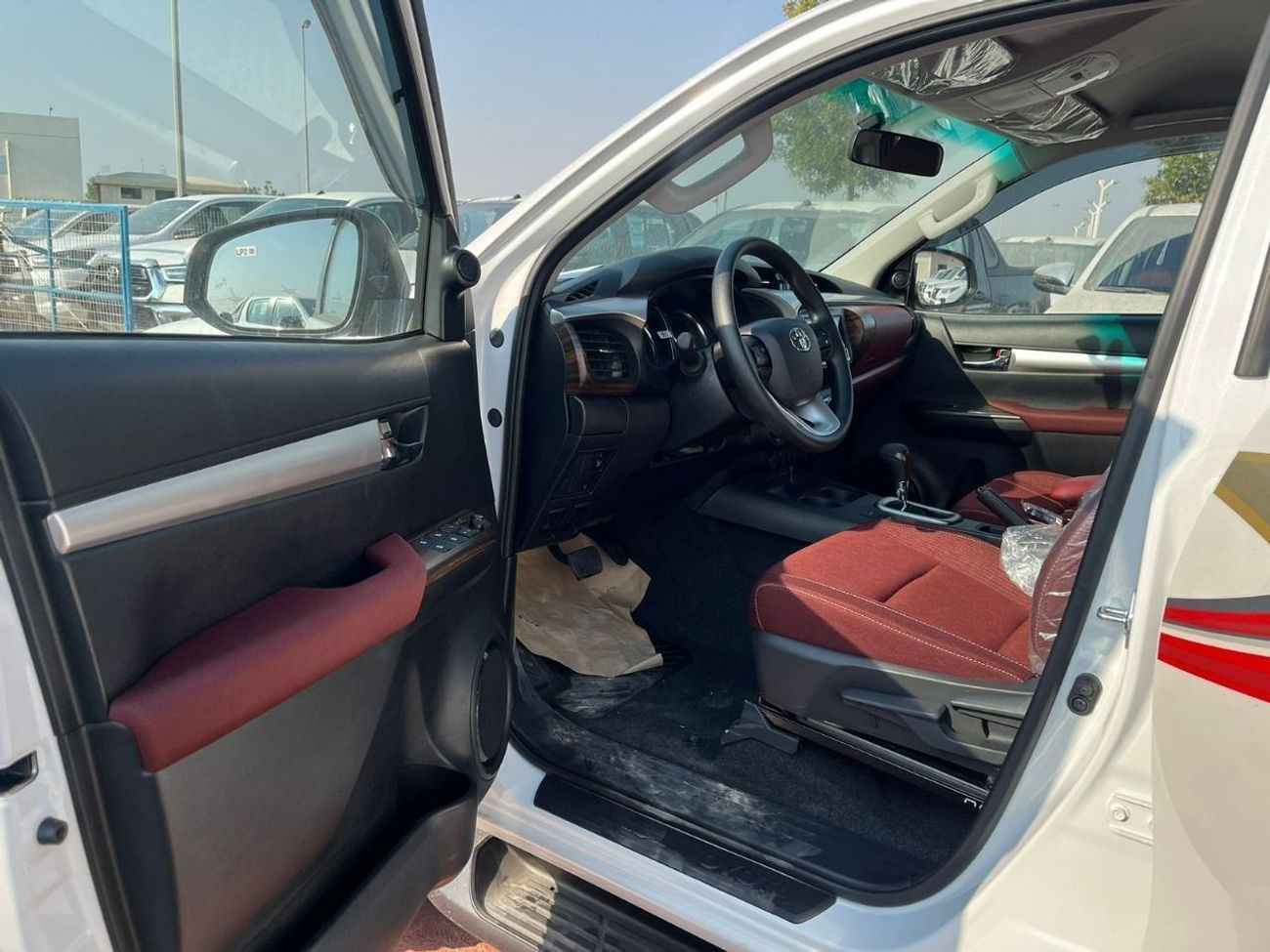 Toyota Hilux HILUX SR5 2.7L AT FULL OPTION 2025 WITH BSM