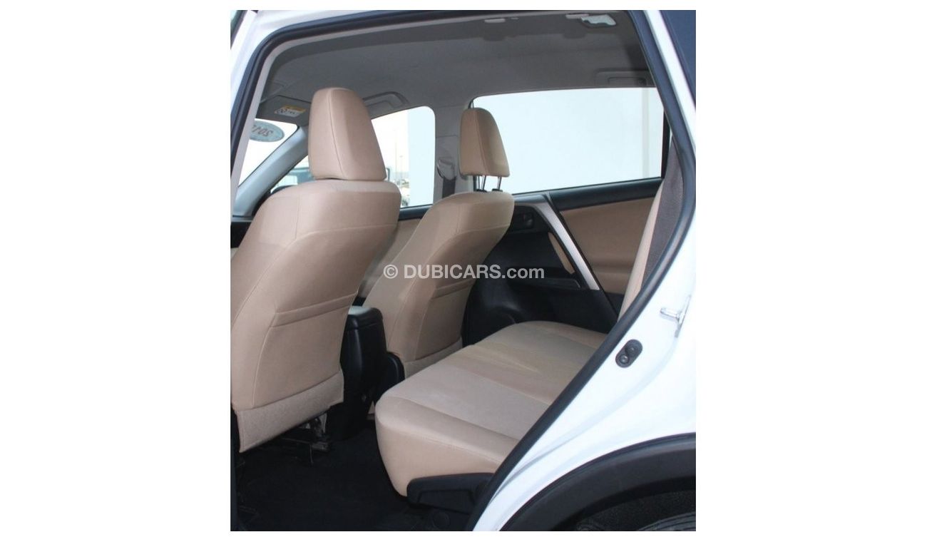 تويوتا راف ٤ EX تويوتا راف فور 2018 ابيض خليجي بحالة ممتازة بدون حوادث