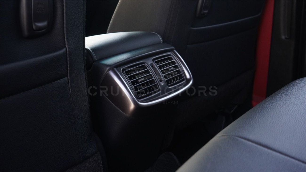 تويوتا هيلوكس Automatic . Diesel . Four Wheel Drive . 5 Seats . 4 Doors - White