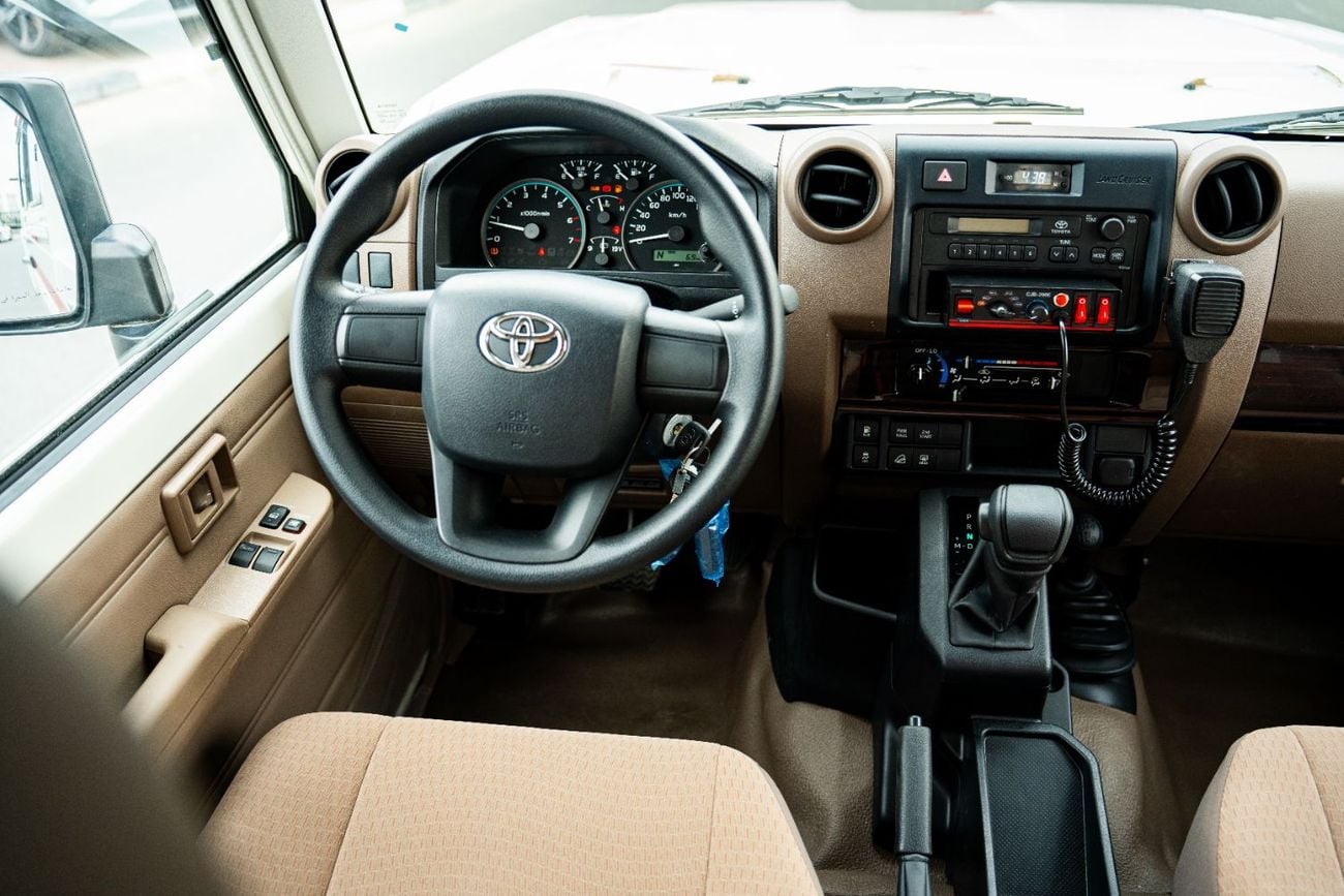 Toyota Land Cruiser Toyota Land Cruiser 78LC78 4.0L V6 Hardtop Ambulance manual