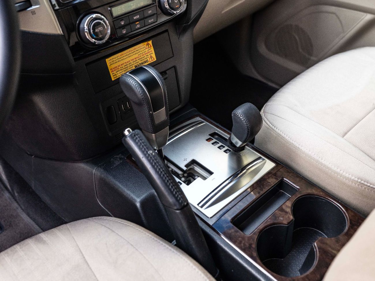 Mitsubishi Pajero GLS Base 3.5L (7 Seater)