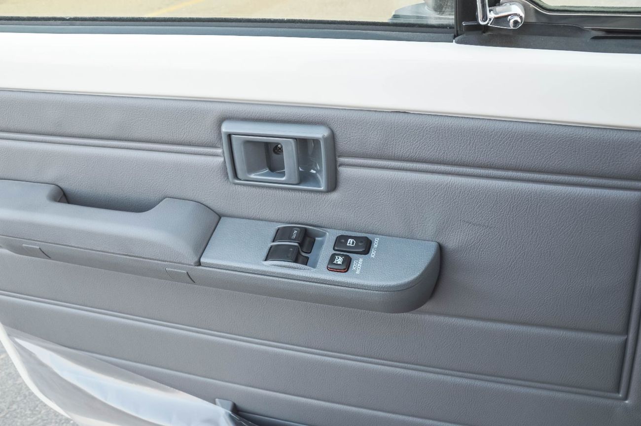 تويوتا لاند كروزر 70 TOYOTA LAND CRUISER 78 4.0L 4WD MT 3DOOR SUV 2025