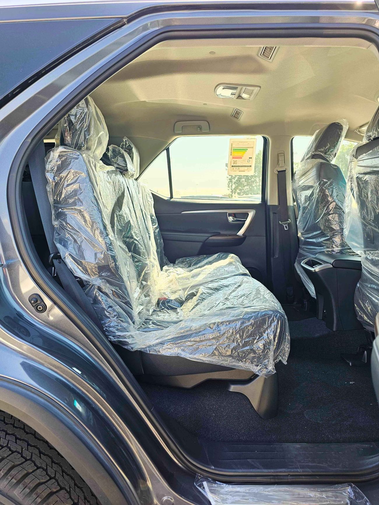 Toyota Fortuner SR5 /  4.0L V6 PETROL / WOOD TRIM / LEATHER SEATS / FULL OPTION (CODE # 69044)