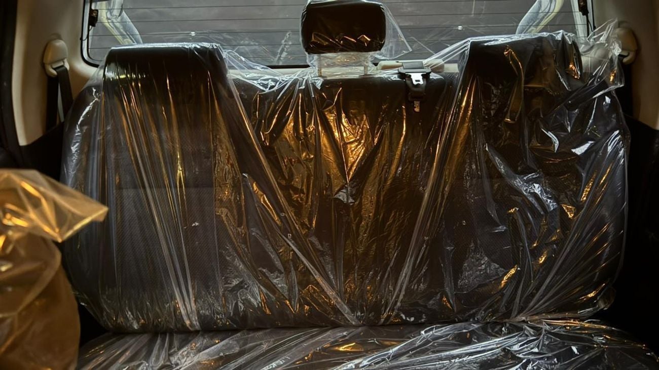 Toyota Hilux Diesel Engine 3000 CC ,Automatic Gear ,2015 Model ,Only For Export Available