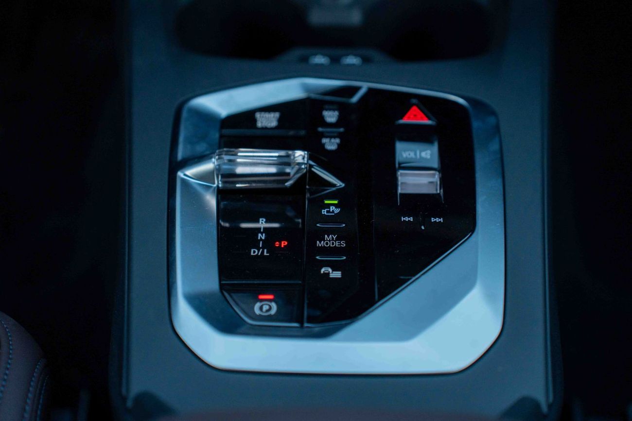 BMW 225L BMW 225L 2025 1.5L petrol Transmission Automatic  360 Camera White outside