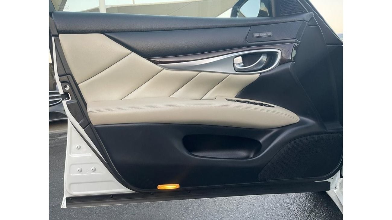 Infiniti Q70 Luxury Infiniti Q70_Gcc_2017_Excellent_Condition _Full option