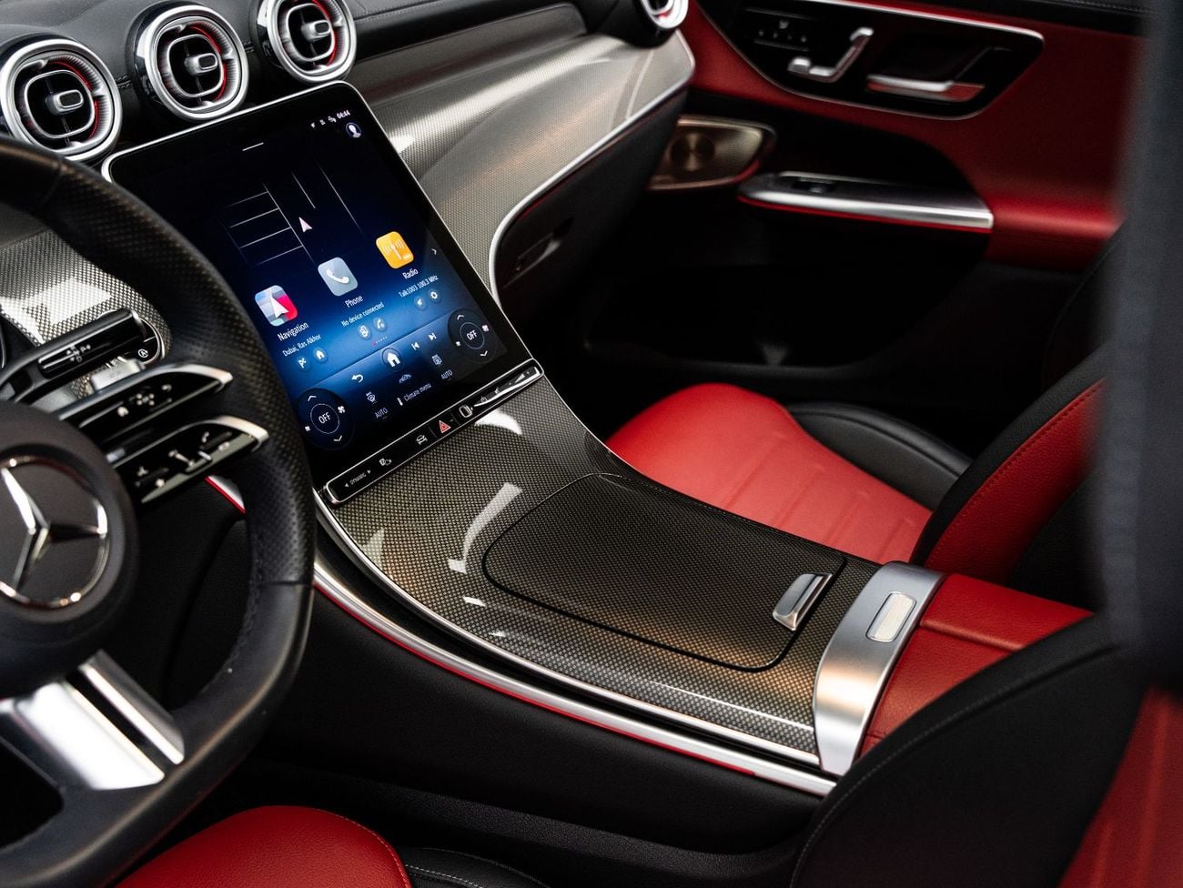 Mercedes Benz GLC200 PREMIUM PLUS BUY NOW, PAY 2027 | THE BLACKLINE STANDARD | Mercedes Warranty + Service Contract, GCC