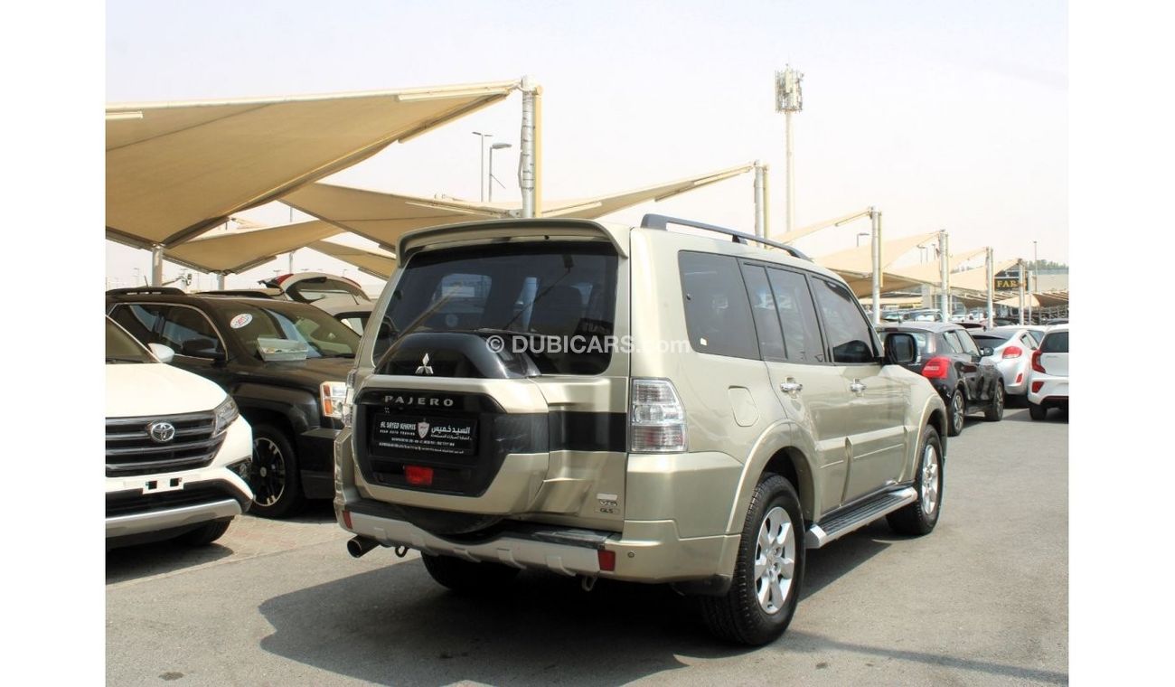 Mitsubishi Pajero GLS Top ACCIDENTS FREE - GCC - ORIGINAL PAINT - FULL OPTION - CAR IS IN PERFECT CONDITION INSIDE OUT