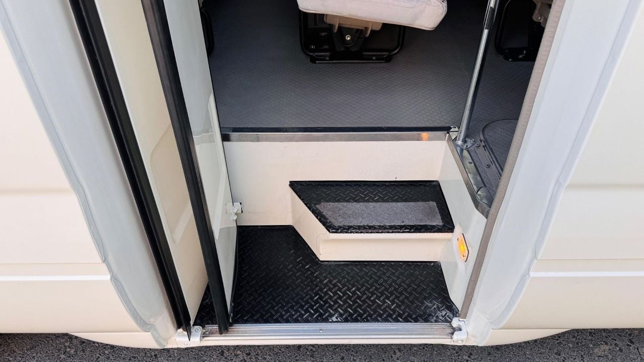 Toyota Coaster 26 SEATERS BUS | RHD | AUTOMATIC TRANSMISSION | 2014 | 4.0L DIESEL ENGINE | AIR CONDITIONER | NEAT A