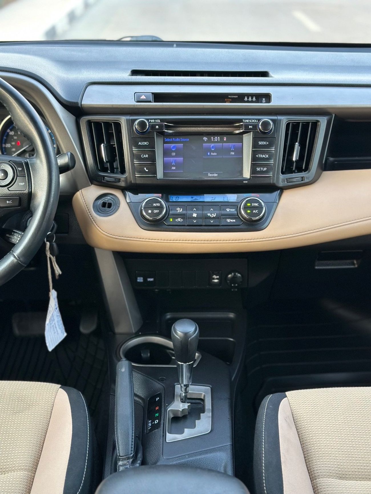 Toyota RAV4 XLE 4WD sunroof and Full Option