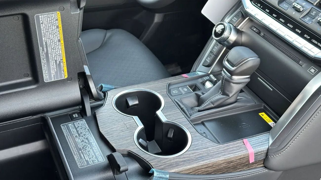 Toyota Land Cruiser VXR 3.5L Twin Turbo Full option / Export Only