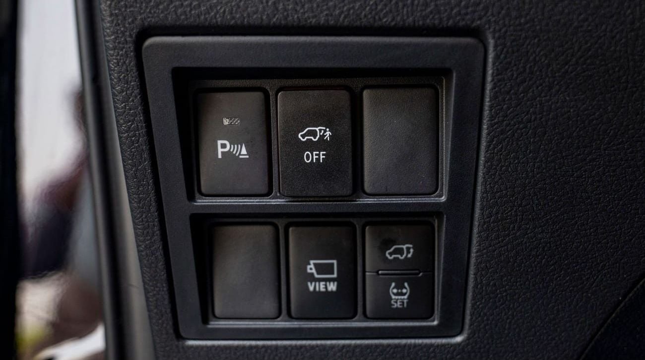 تويوتا فورتونر FORTUNER SR5 4.0L V6 PETROL