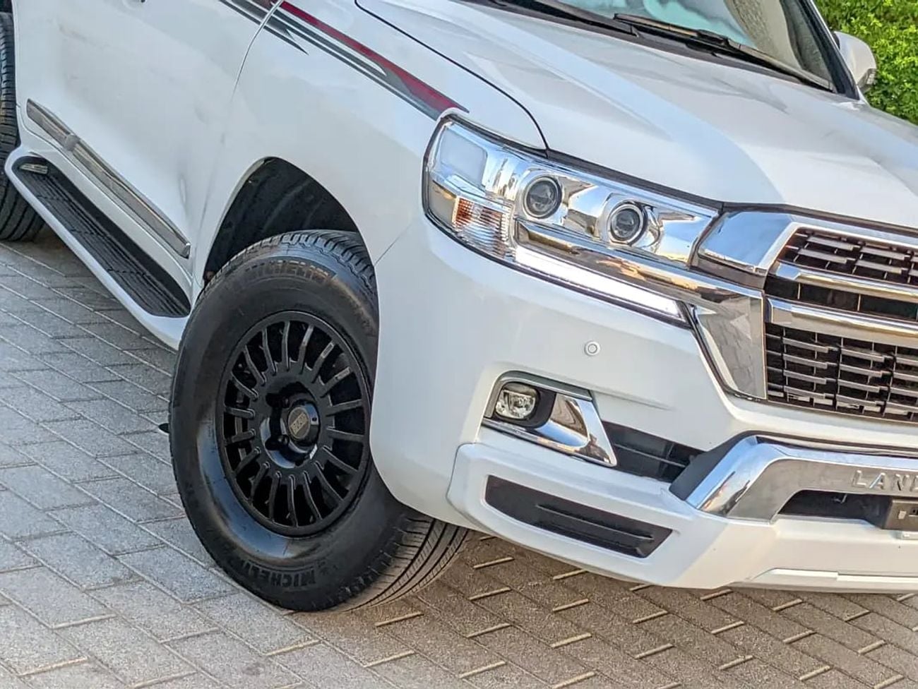Toyota Land Cruiser FACELIFTED VXR GCC IN EXCELLENT CONDITION