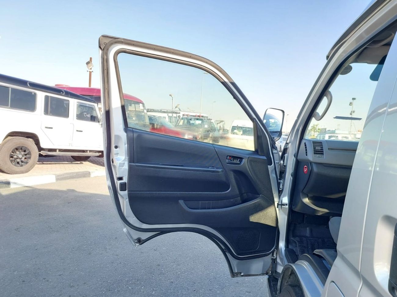 Toyota Hiace TOYOTA HIACE COMMUTER VAN RHD 2013 MODEL 2.7 L PETROL AUTOMATIC(PM32888)