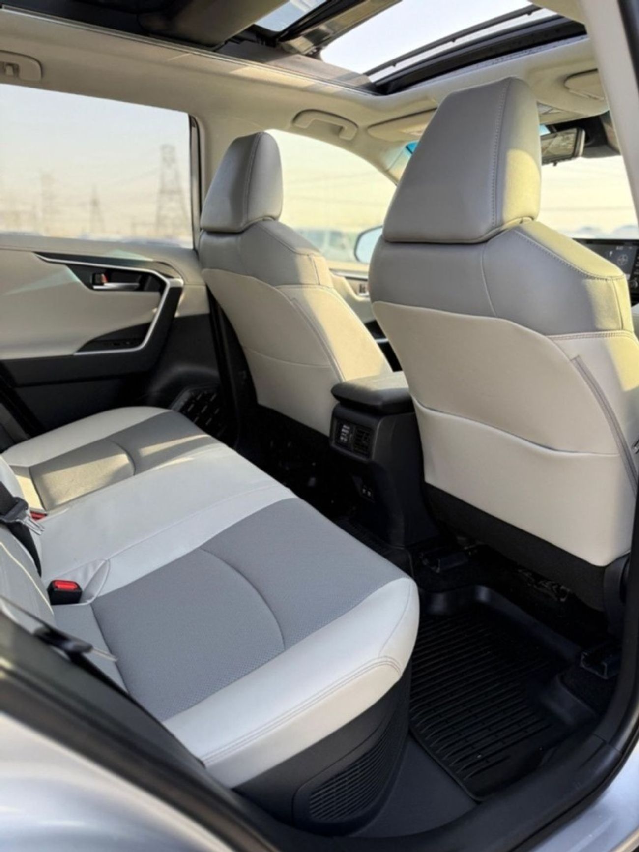 Toyota RAV4 Hybrid Limited panoramic, 360 camera Full Option