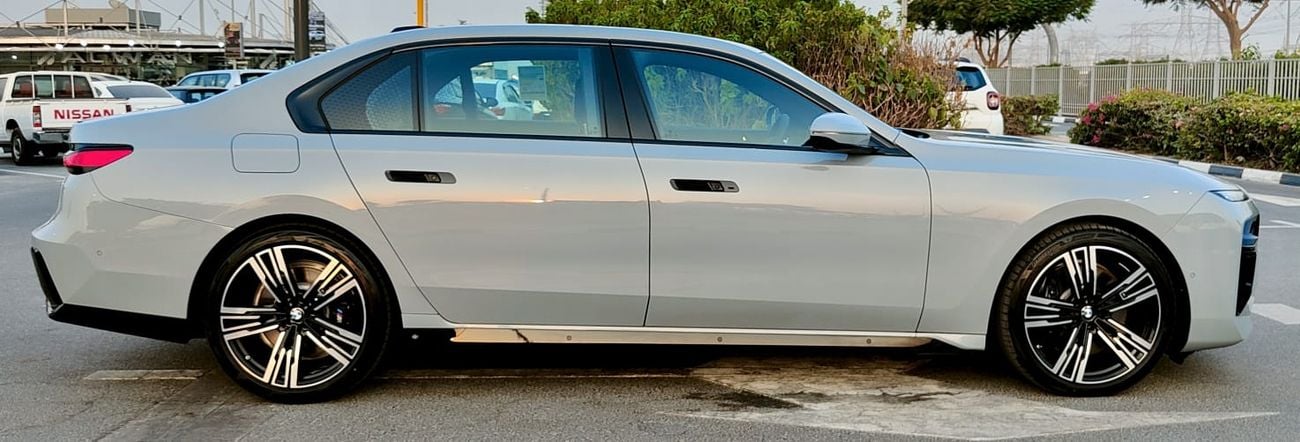 BMW 740i M SPORT Warranty & Service 2026 GCC