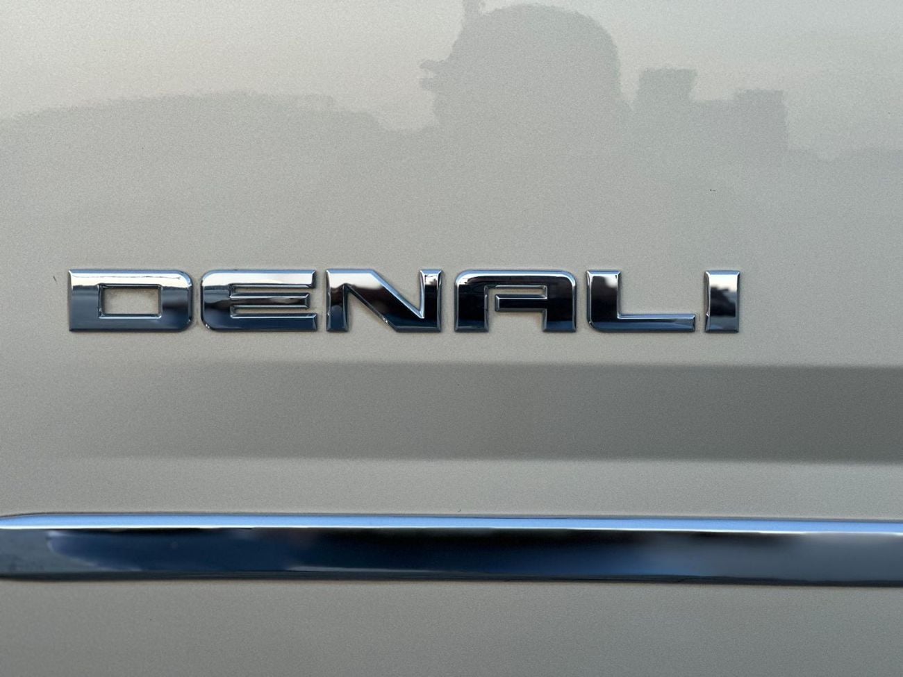 GMC Yukon Denali 6.2L (8 Seater)
