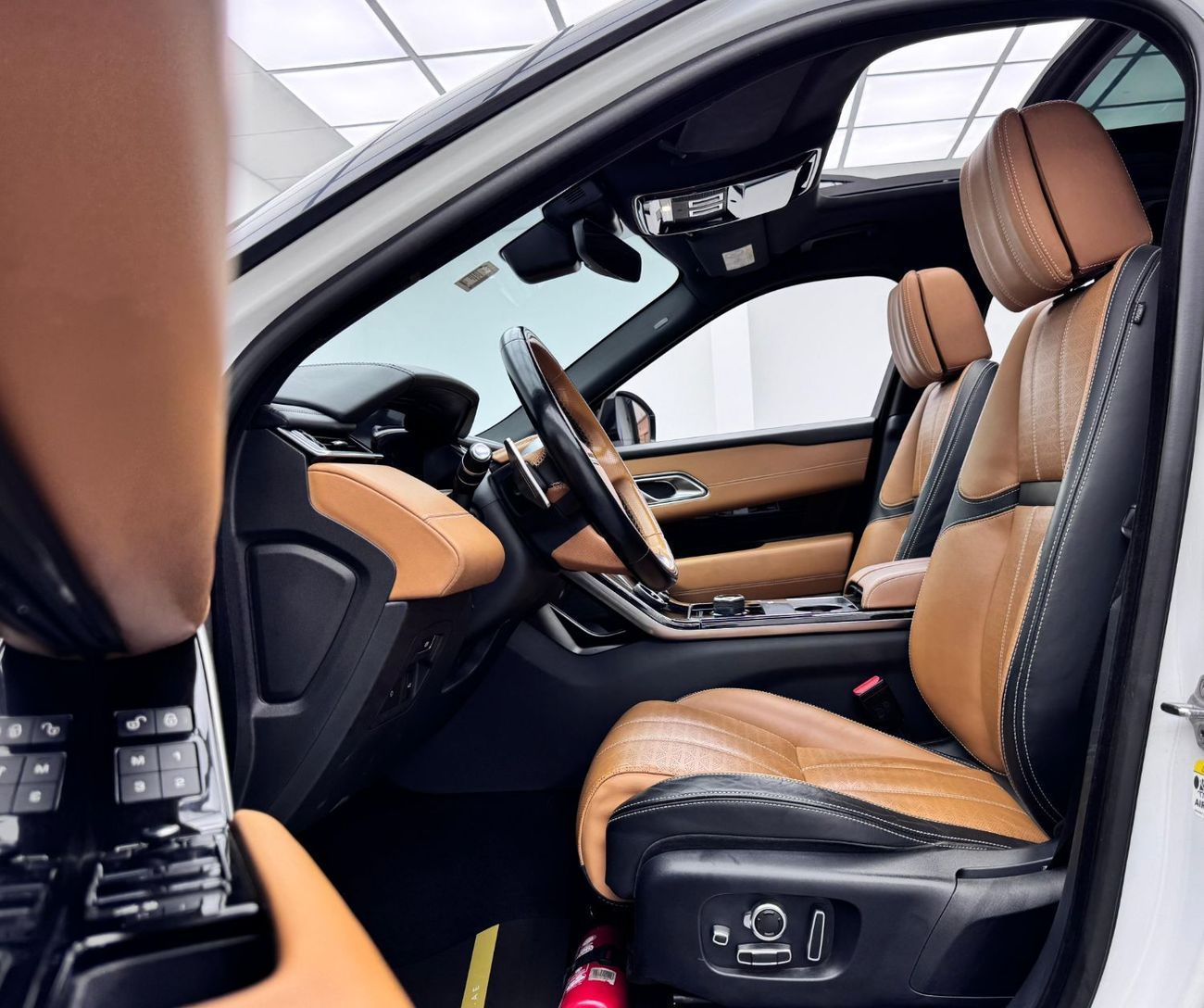 لاند روفر رينج روفر فيلار 2018 Range Rover Velar HSE R-Dynamic, 1 Year Warranty, Full Service History, GCC