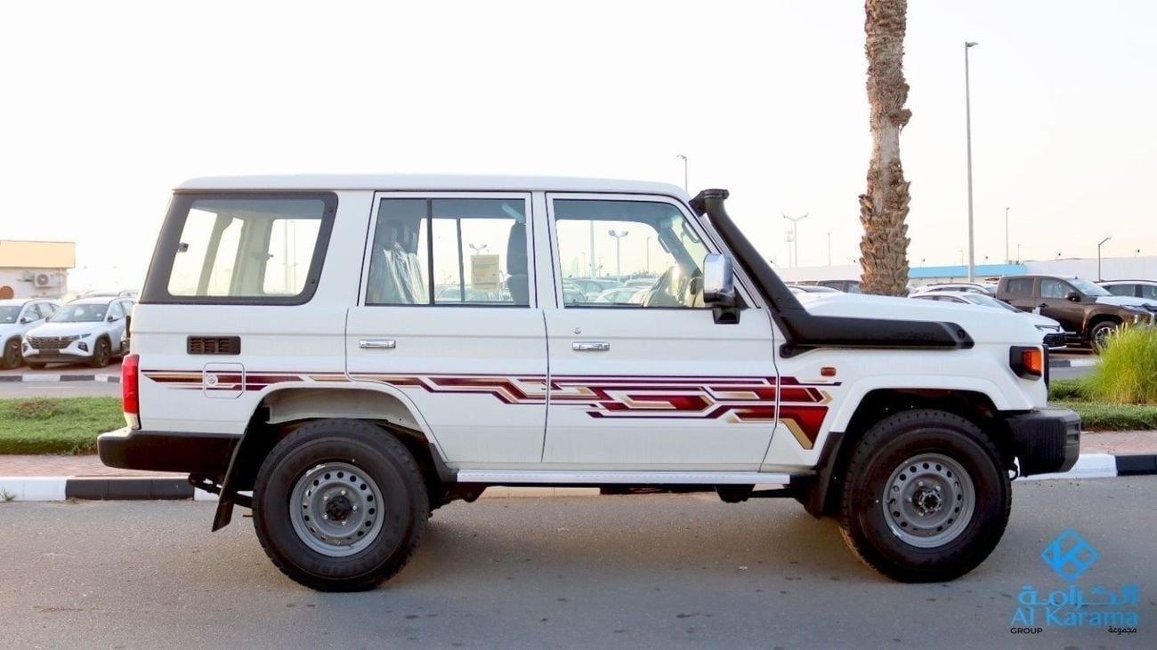 Toyota Land Cruiser 70 Diesel VDJ 4.5L V8 (5 Doors) 2024 SCREEN AND CAMERA , POWER WINDOW AND CENTER LOCK ,