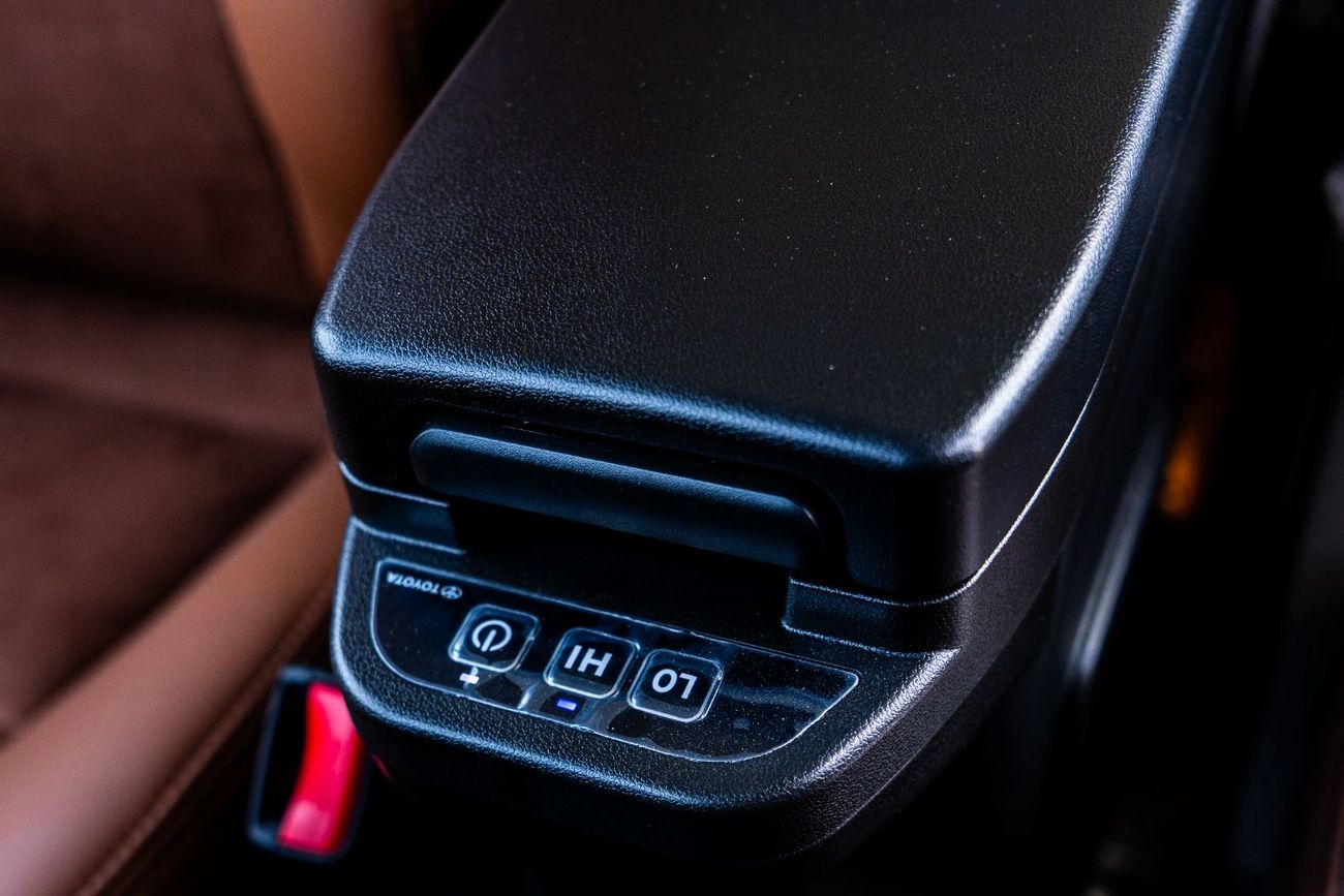 تويوتا لاند كروزر Toyota Land Cruiser 2026 70 Series 76 4.0L 4WD 5-door