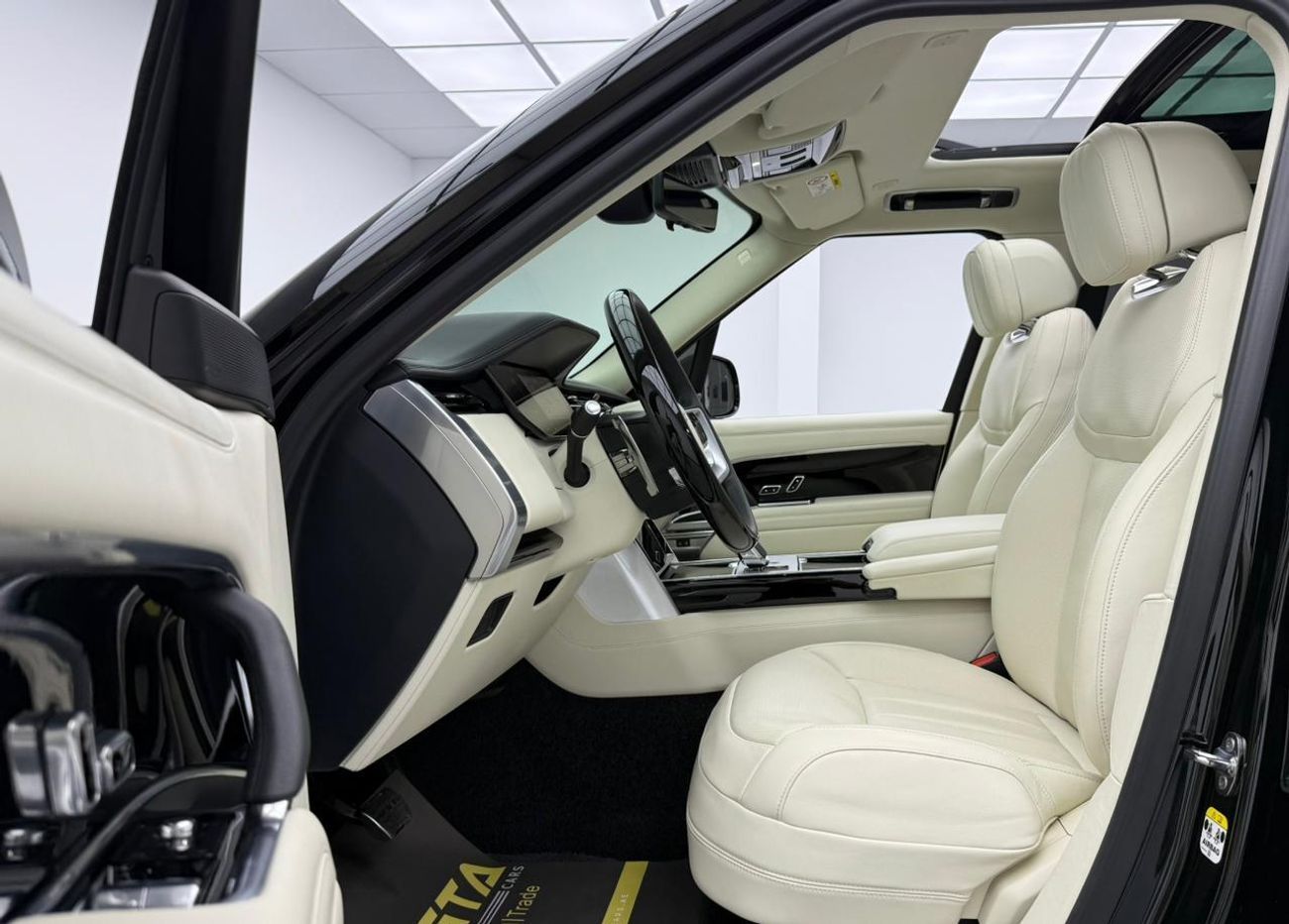 لاند روفر رينج روفر 2024 Range Rover Vogue P530 V8, 2029 RR Warranty + Service Pack, Very Low