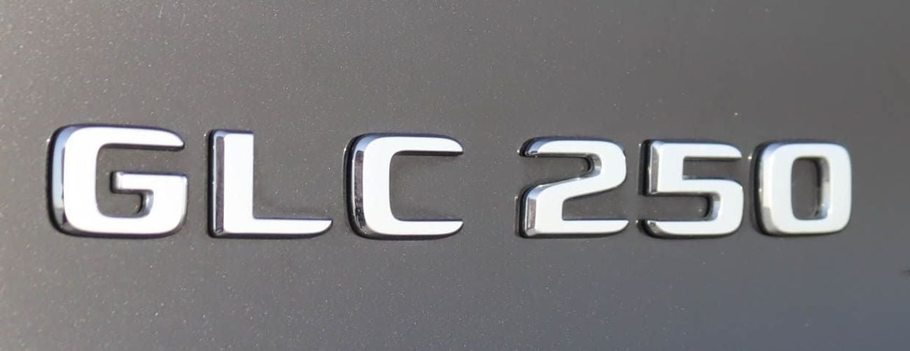 مرسيدس بنز GLC 250 Mercedes GLC 250/4MATIC 2018, GCC original paint accident-free, in excellent condition 2300