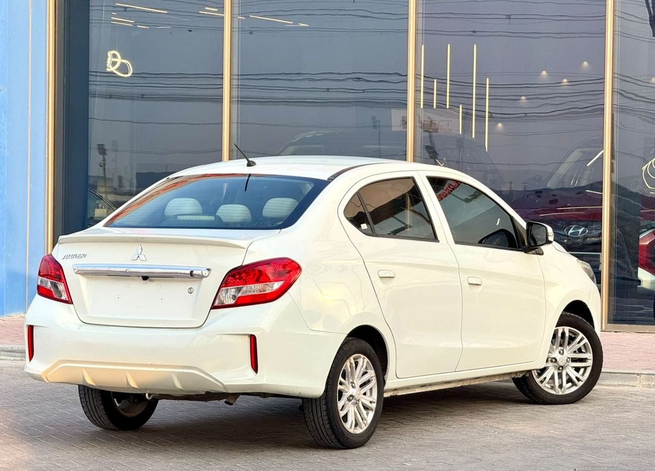 Mitsubishi Attrage GLX HIGHLINE Warranty Type  3rd-party Target Market  UAE (can be exported) GLX MEDIUM LINE TRIM, 1.2L, GCC, ACCID