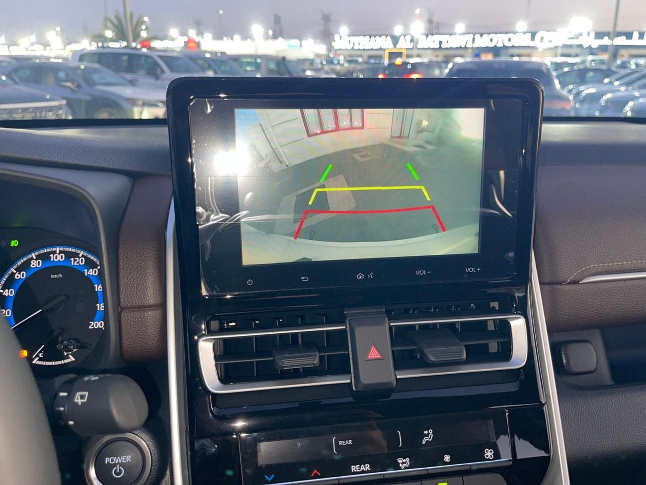 تويوتا إينوفا 2.0L HyCross 8S Hybrid