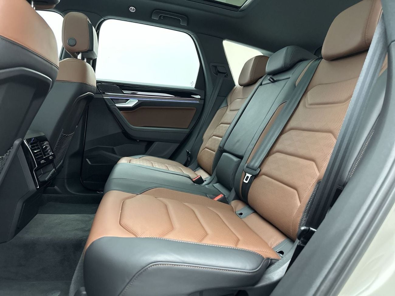 Volkswagen Touareg Touareg Elegance - Tirano (Ref#00479) - 39,100 AED SAVINGS from New Car