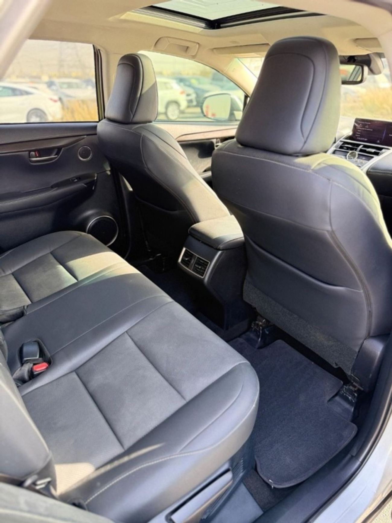 Lexus NX300 Premier 2.0L 4WD sunroof,leather seats