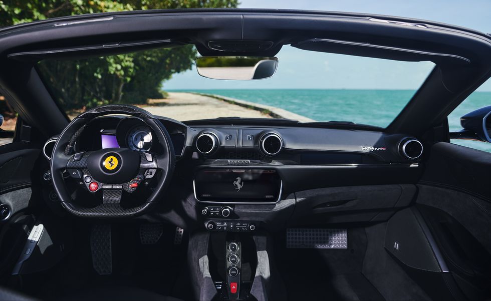 Ferrari Portofino interior - Cockpit
