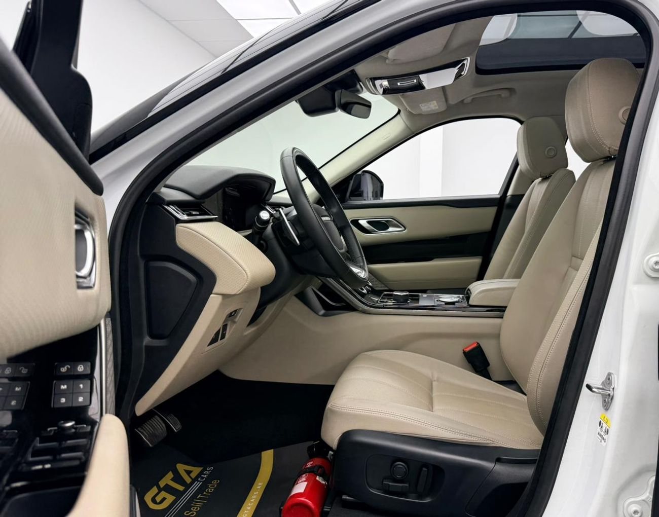 لاند روفر رينج روفر فيلار 2020 Range Rover Velar P250 SE Dynamic, Warranty, Fully Loaded, Excellent Condition, GCC