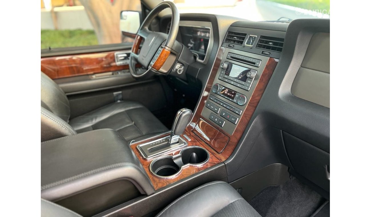 لنكن نافيجاتور LINCOLN NAVIGATOR VIP 2012 GCC IN PERFECT CONDITION