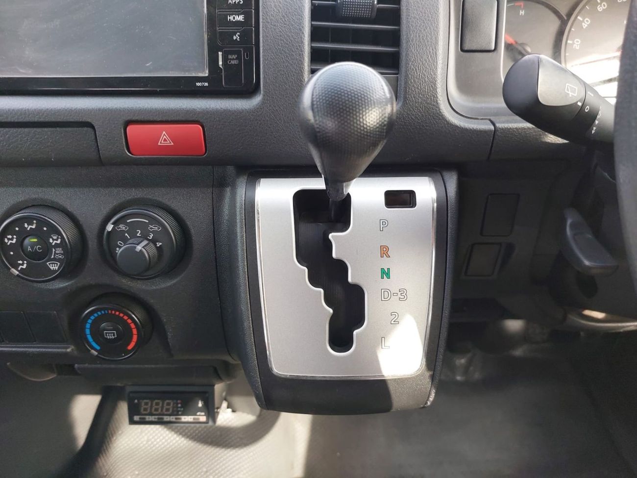 تويوتا هاياس (RAMADAN OFFER) TOYOTA HIACE COMMUTER VAN RHD 2018 MODEL 3.0 L DIESEL AUTOMATIC(PM21528)