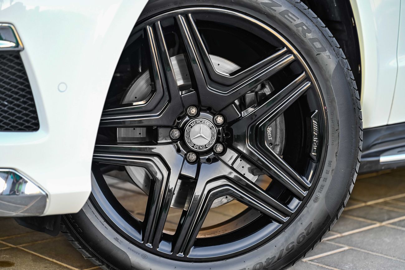 Mercedes-Benz GL 500 AMG 4.7L | 2,348 P.M | 0% Downpayment | Magnificent Condition!