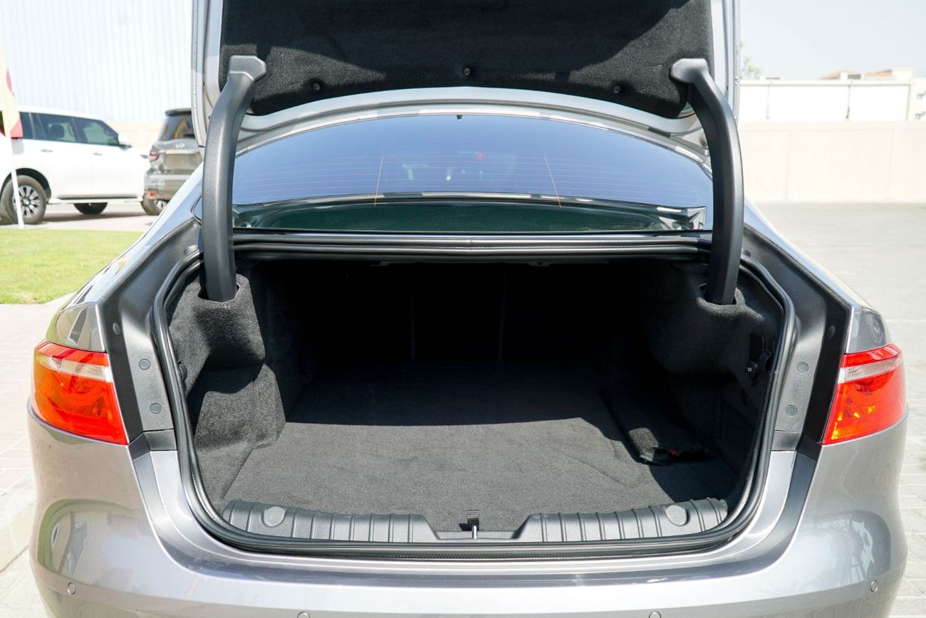 Jaguar XF R-Sport 2.0L Sedan