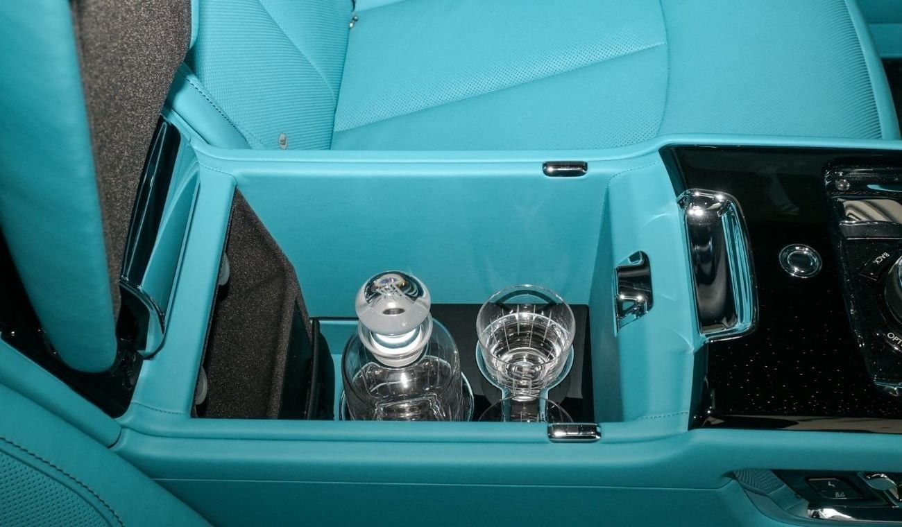 Rolls-Royce Cullinan Rolls Royce Cullinan Silver Badge | 2025